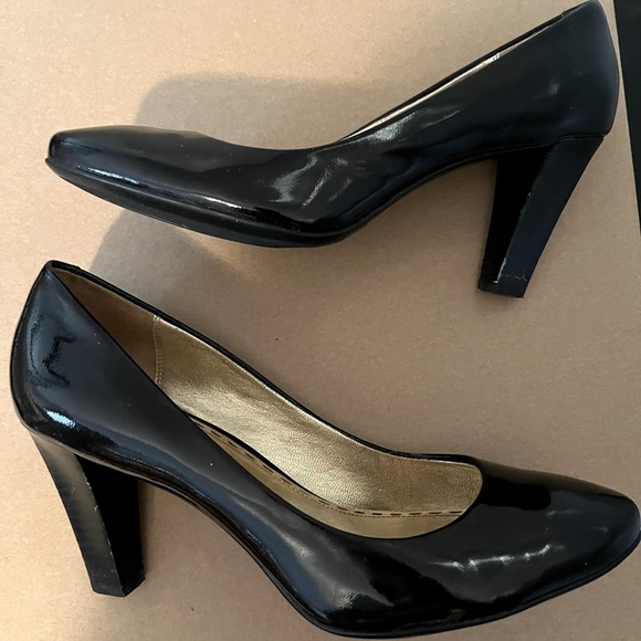 Coach Black Sheri Patent Leather Heels - Picture 1 of 16